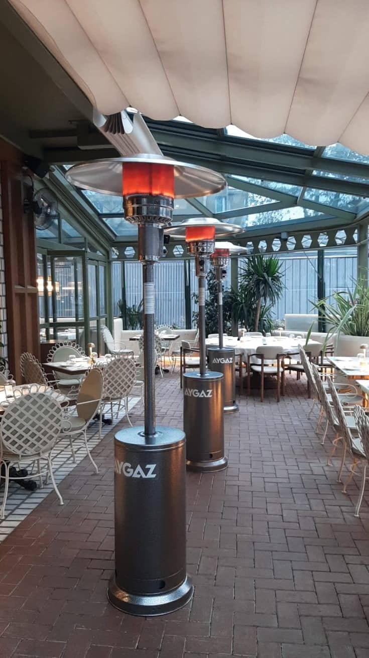 Restoran kış bahçesinde Aygaz ısıtıcılar